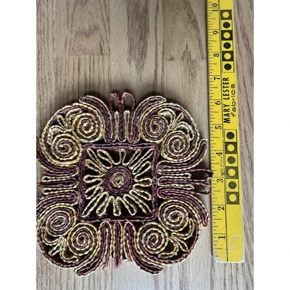 Vtg 70s Woven Straw Raffia Trivet Set 2 Boho Wall Art Floral‎ Scroll Hot Pad